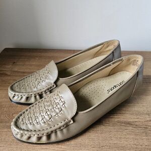 NEVER WORN SOFTSPOTS GENUINE LEATHER UPPERS WOVEN LOAFERS SIZE 10M WOMENS